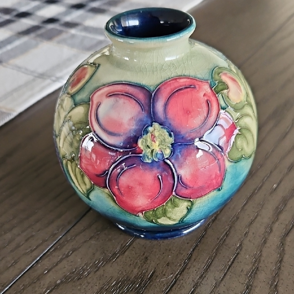 Floral Pottery Vase with Vibrant Colors "Walter Moorcroft" - Vintage